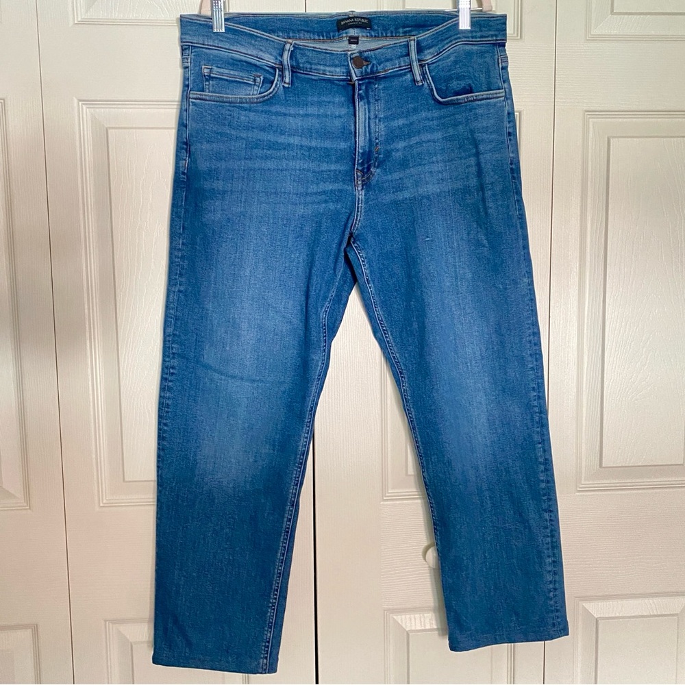 EUC Banana Republic Men’s Straight Fit Jean 36 x 30. Hemmed